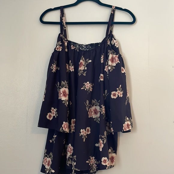 Gorgeous Deep V-Front Floral Top - Picture 4 of 6